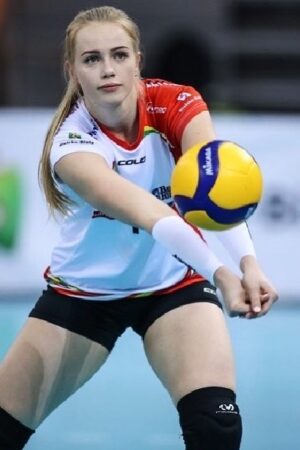 Dagmara Dabrowska hot volleyball