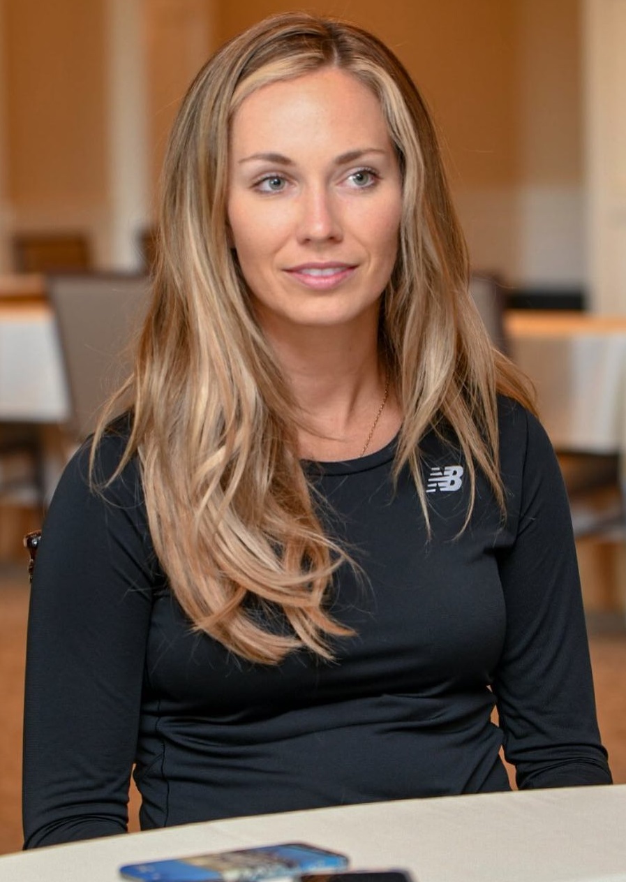 Danielle collins height and weight