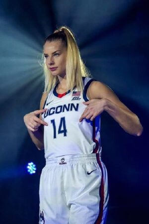 Dorka Juhasz UConn Huskies