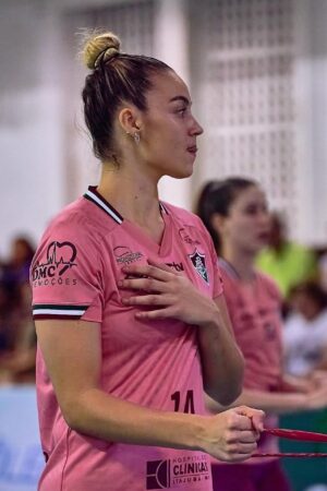 Elina Rodriguez volley