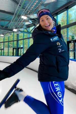 Julie Nistad Samsonsen ice skating girl