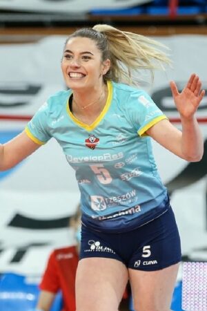 Marta Krajewska volleyball girl