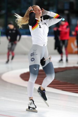 Michelle Uhrig speed skater girl