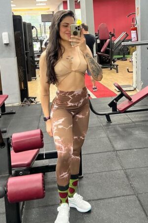 Polyana Viana gym selfie