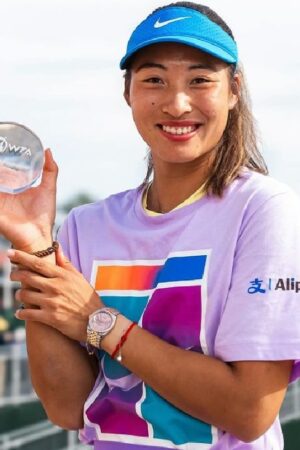 Zheng Qinwen hot tennis