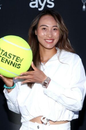 Zheng Qinwen hot tennis babe
