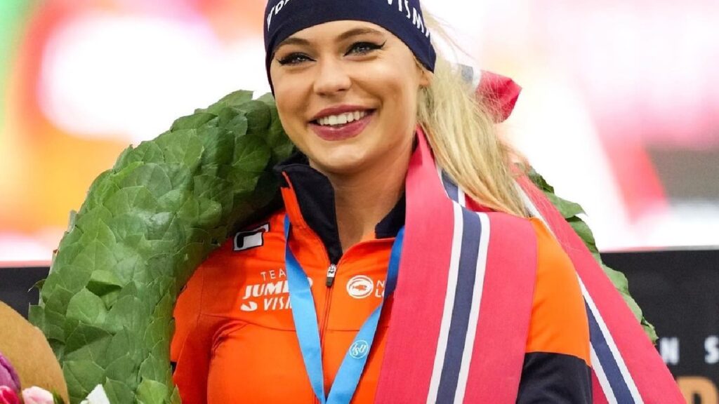 Jutta Leerdam defended her European sprint speed skating title in Hamar ...