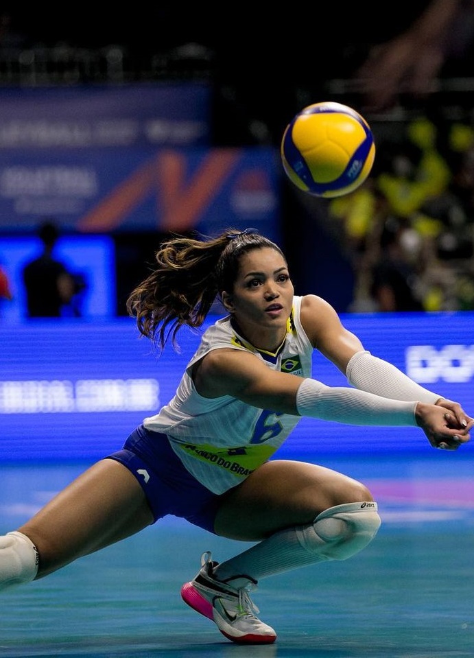 Brazilian volleyball babe Nyeme Costa – Femi Sports