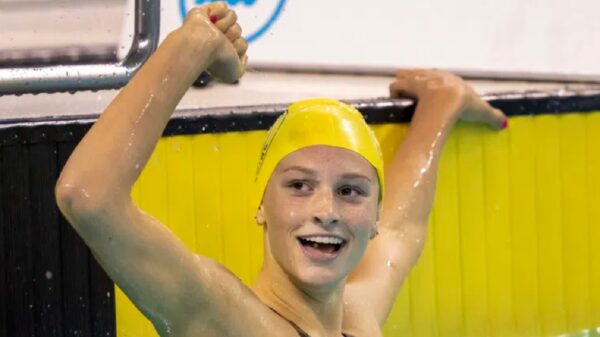 Summer McIntosh swimming