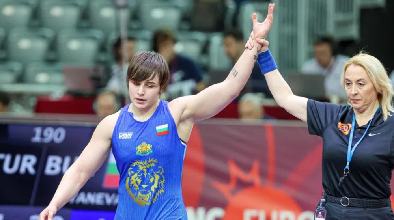 Yuliana Yaneva wrestling
